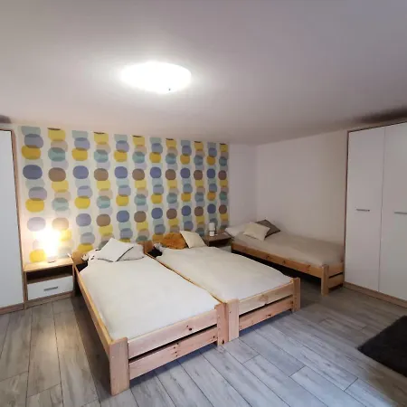 Tanie Noclegi Pod Hotrensjami - 2 Apartamenty Do Wynajecia Jeldzino