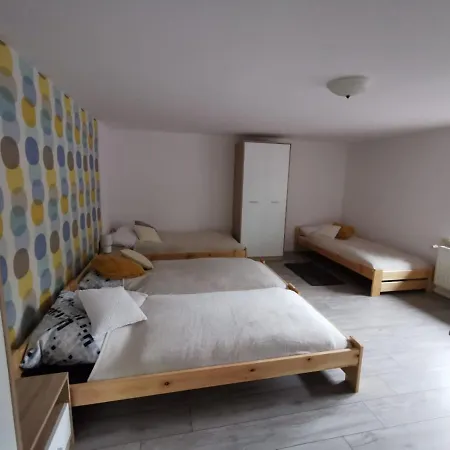 Tanie Noclegi Pod Hotrensjami - 2 Apartamenty Do Wynajecia *