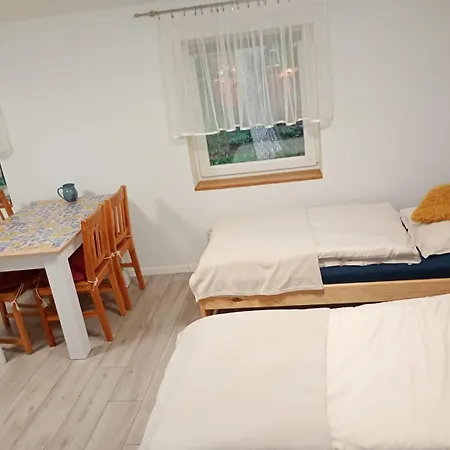 Tanie Noclegi Pod Hotrensjami - 2 Apartamenty Do Wynajecia Apartamento Jeldzino